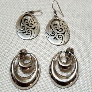 Set of 2 Silver Tone Earrings